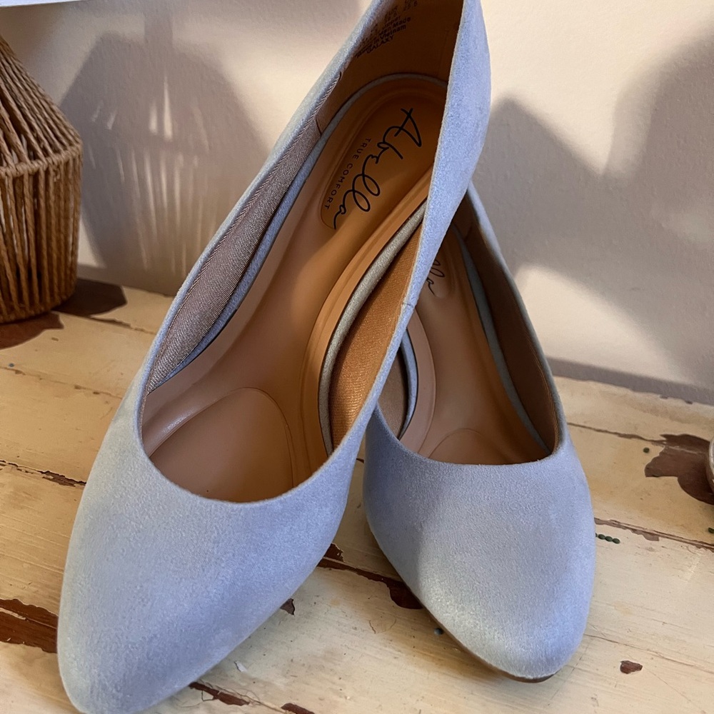 Elegant Powder Blue Women's Heels - Picture 2 of 5